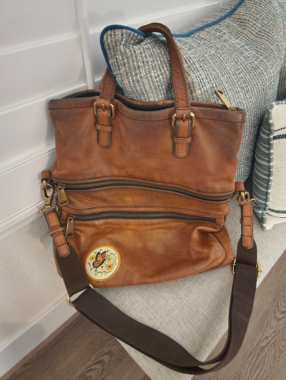 Fossil Tan Brown Leather Tote Bag with Brass Hardware And Adjustable Crossbody